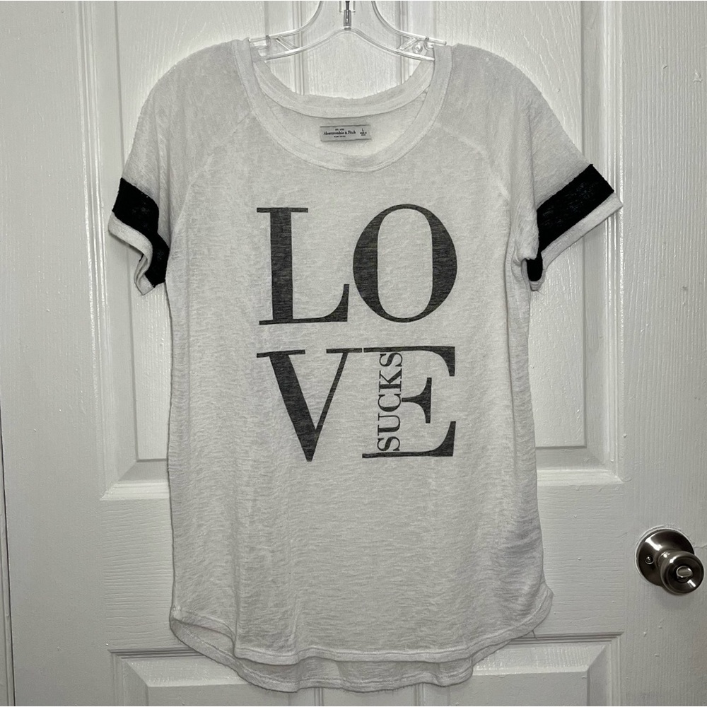 ABERCROMBIE & FITCH Black and White Love Sucks Ladies Short Sleeve Top | Large